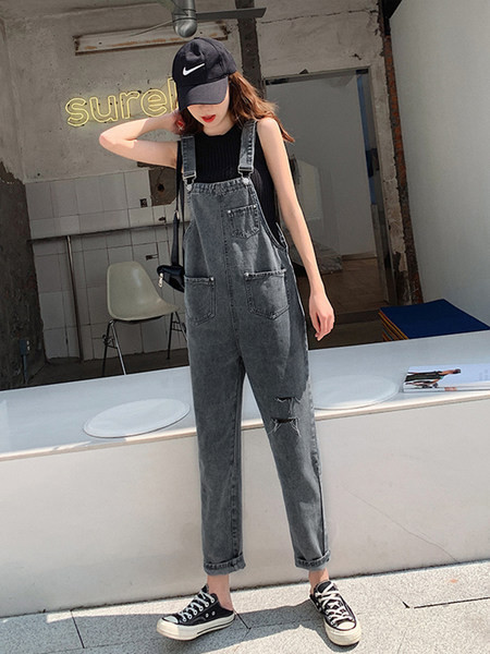 Ležerni ženski kombinezon sa poderanim motivima i džepovima