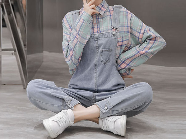 Set salopeta si camasa in carouri pentru dama