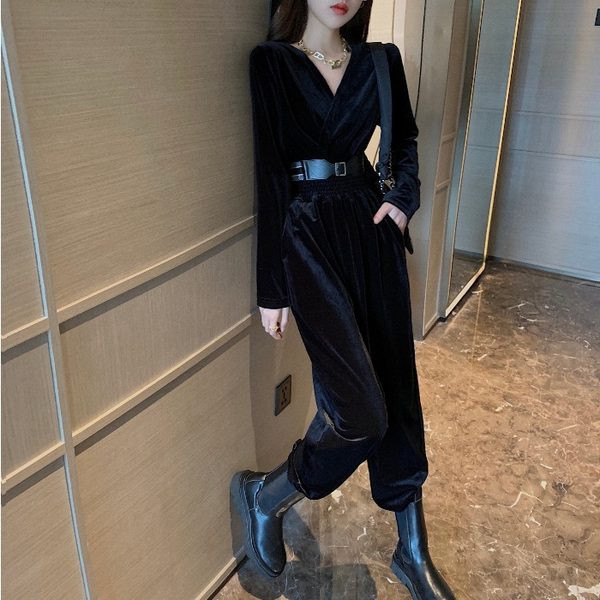 Γυναικεία casual βελούδινη φόρμα σε μαύρο χρώμα