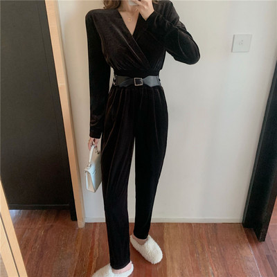 Salopetă de damă lungă din catifea cu curea și decolteu spitz