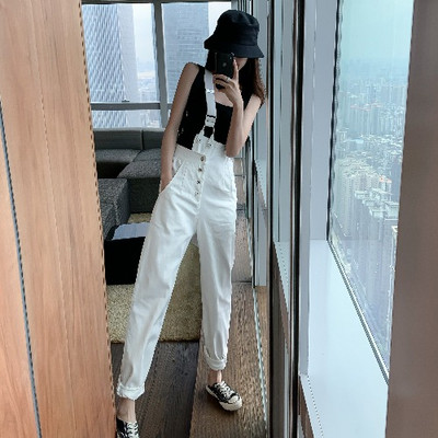 Salopeta de dama moderna cu o curea si nasturi