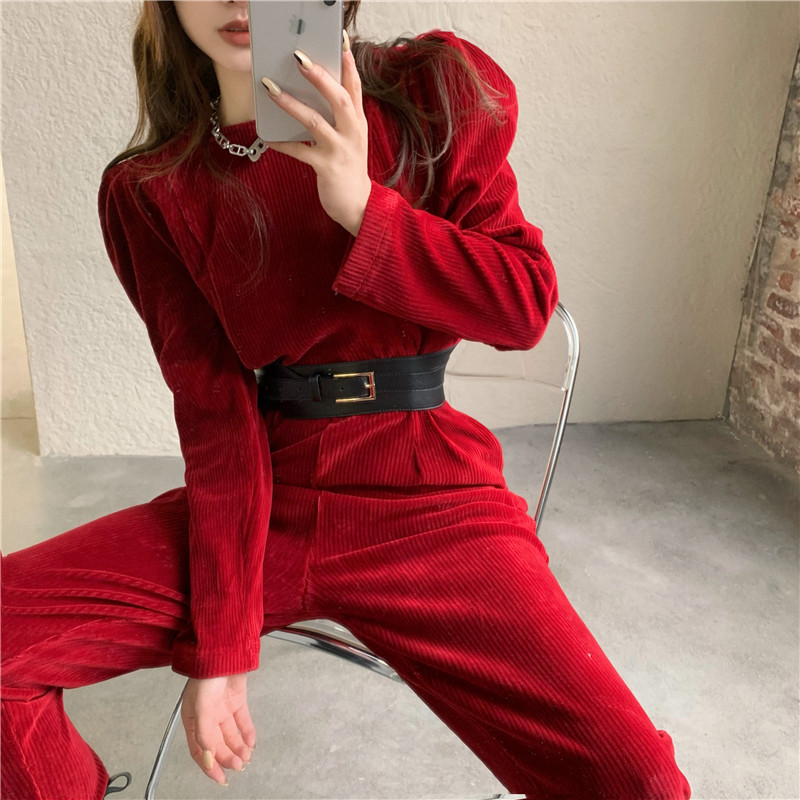 Salopeta de dama lunga din catifea cu curea