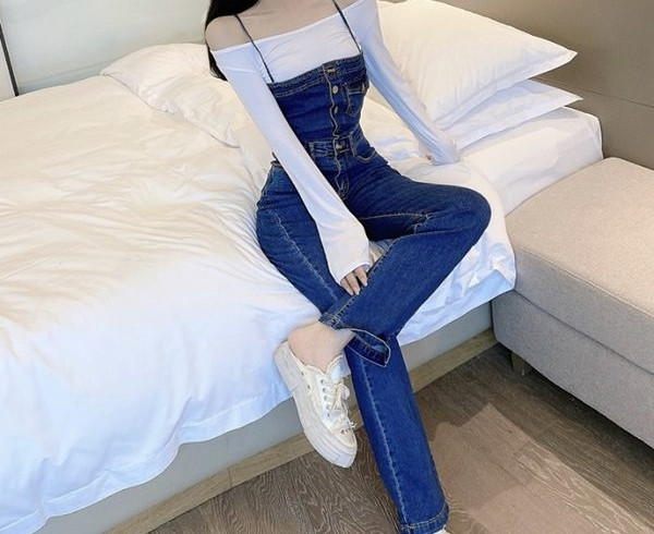 Salopeta de dama din denim cu bretele subtiri in albastru