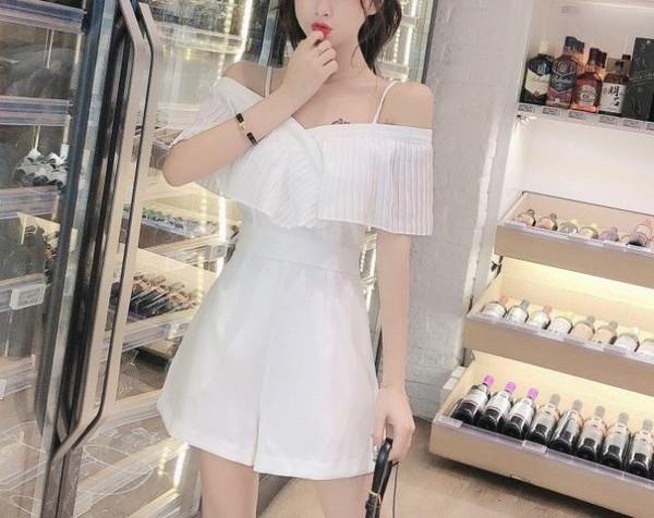 Γυναικείες ολόσωμες φόρμες με λεπτά τιραντάκια και τσέπες