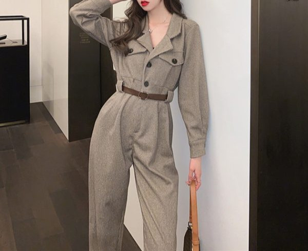 Salopeta lunga de dama cu curea si guler clasic