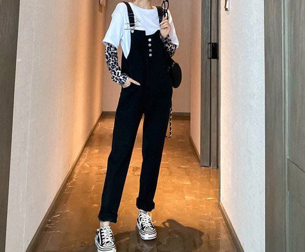 Salopeta de dama din denim cu nasturi