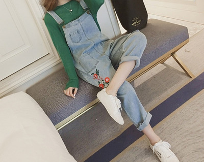 Salopeta de dama moderna cu broderie si buzunare