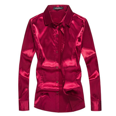 Cămașă modernă pentru bărbați cu un model clasic cu guler uni