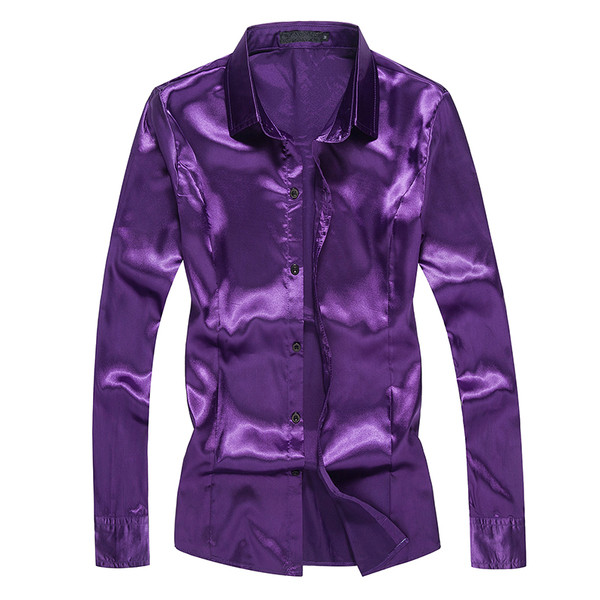 Cămașă modernă pentru bărbați cu un model clasic cu guler uni