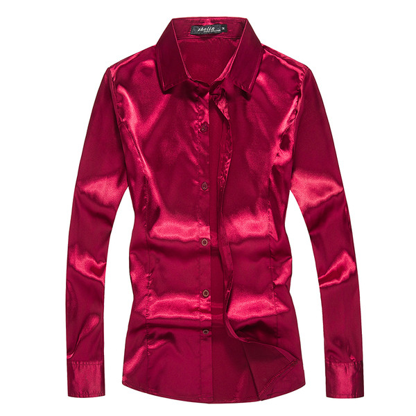 Cămașă modernă pentru bărbați cu un model clasic cu guler uni