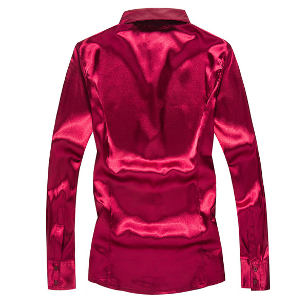 Cămașă modernă pentru bărbați cu un model clasic cu guler uni