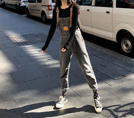 Salopeta de dama cu buzunare si emblema