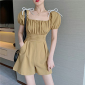 Salopetă modernă de damă cu decolteu pătrat