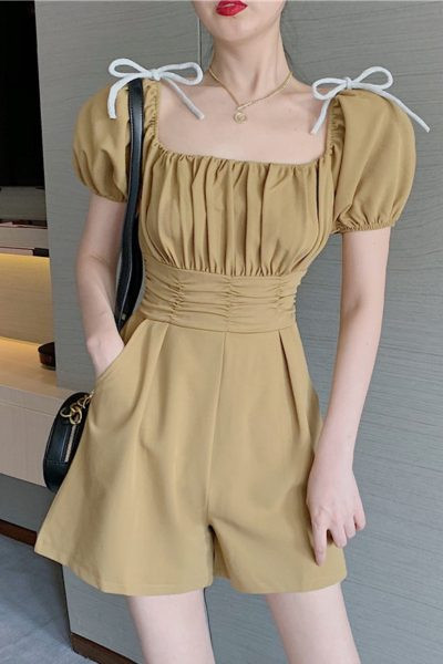 Salopetă modernă de damă cu decolteu pătrat