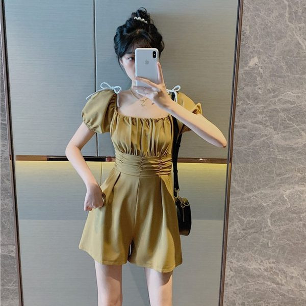 Salopetă modernă de damă cu decolteu pătrat