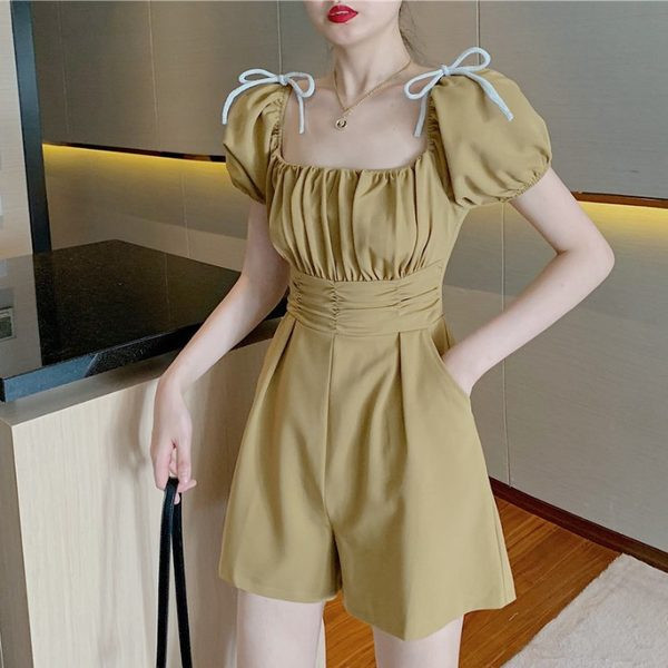 Salopetă modernă de damă cu decolteu pătrat