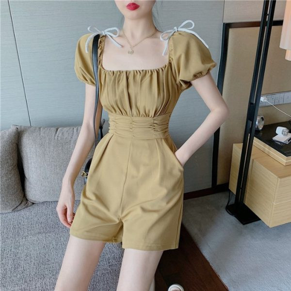 Salopetă modernă de damă cu decolteu pătrat