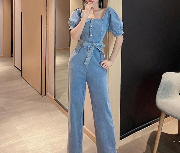 Salopetă de damă din denim cu decolteu pătrat și mâneci bufante