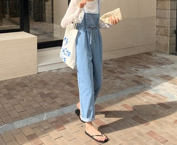 Salopetă casual de damă din denim, cu bretele și cravate subțiri