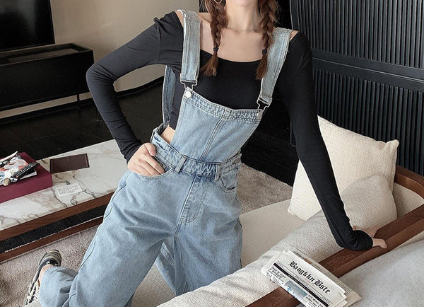 Salopeta de dama cu buzunar albastru