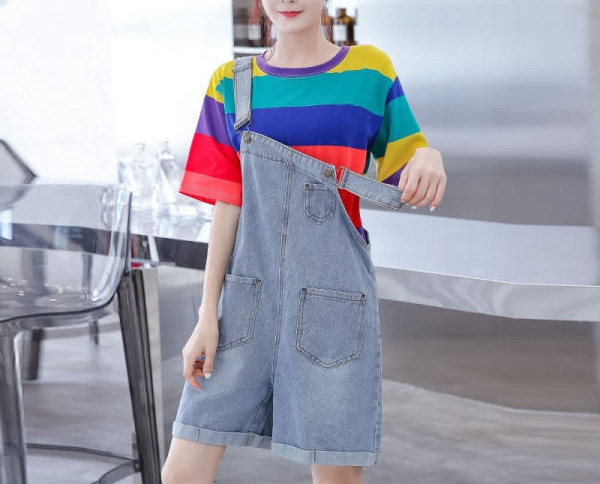 Salopeta de dama din denim cu buzunar potrivita pentru vara