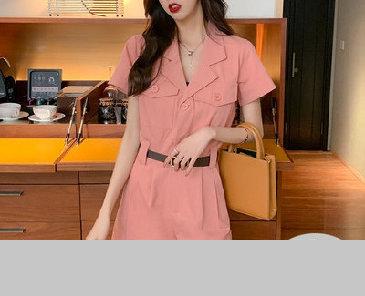 Model nou de salopetă de damă monocoloră cu buzunare roz