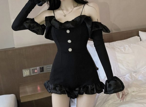 Salopeta scurta de dama cu bucle negre