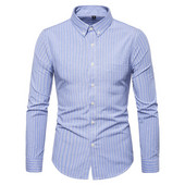 Model actual de cămașă bărbătească în dungi