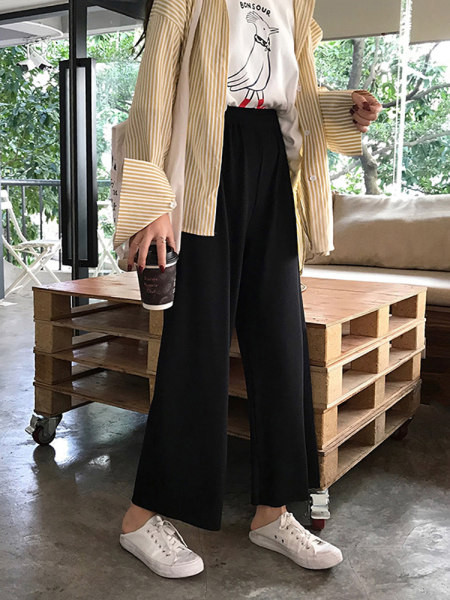 Pantaloni largi moderni de dama cu talie inalta in negru