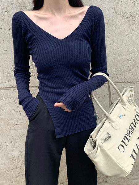 Pantaloni casual de damă cu fante în negru