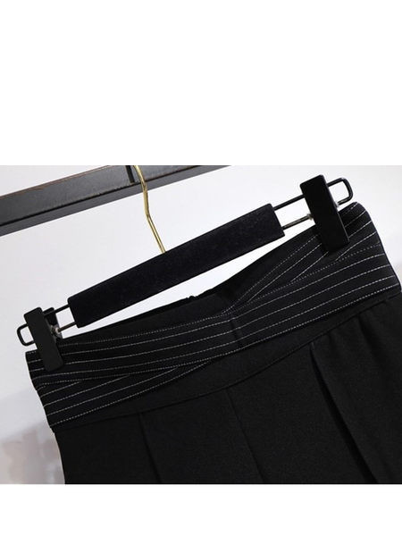 Нов модел дамски широк панталон в черен цвят