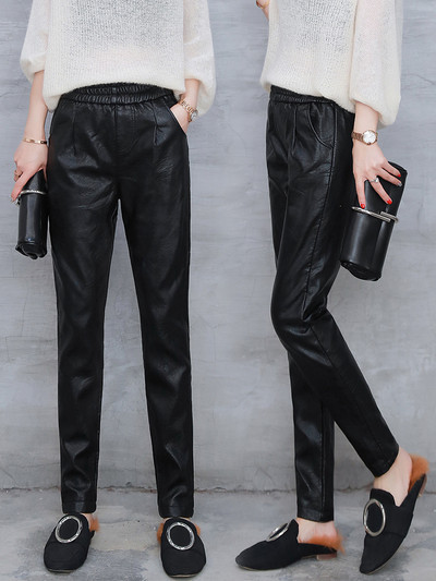 Нов модел дамски ежедневен панталон в черен цвят от еко кожа