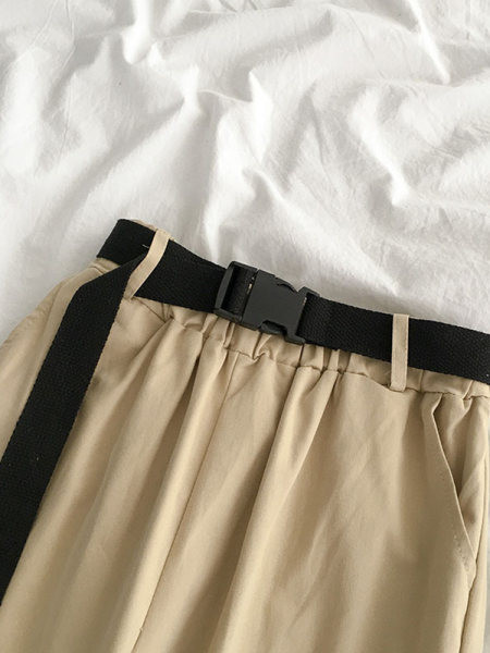 Pantaloni de dama cu curea si buzunare in patru culori