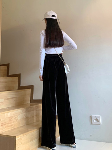 Tiesaus modelio moteriškos aksominės kelnės su kaklaraiščiais