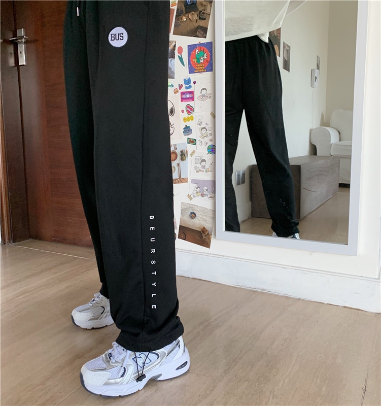 Ежедневен дамски панталон с бродерия 