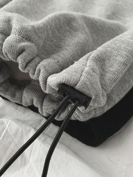 Дамски ежедневен панталон с ластична талия в черен и сив цвят 