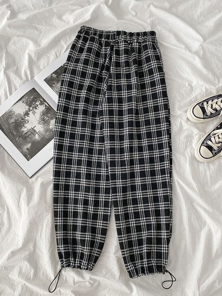 Дамски кариран панталон с ластична талия в черен цвят 