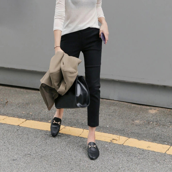 Нов модел дамски панталон в черен цвят - дължина 9/10