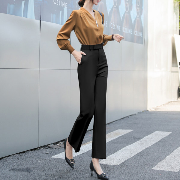 Pantaloni actuali în negru cu talie înaltă