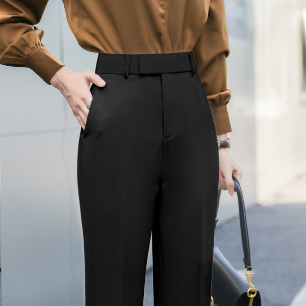 Pantaloni actuali în negru cu talie înaltă