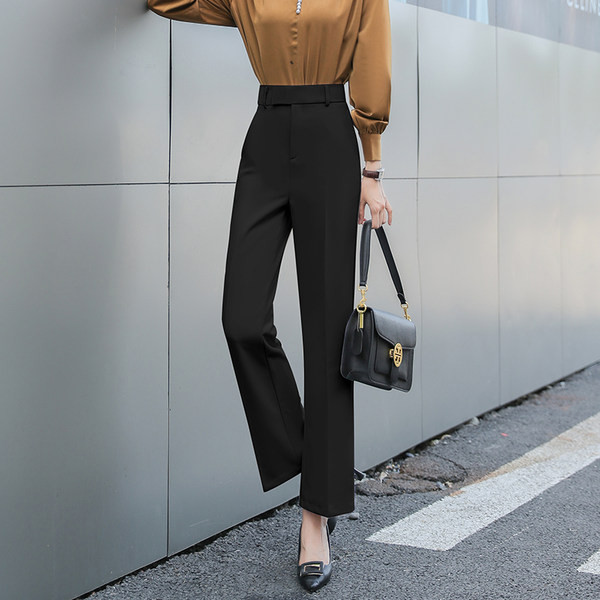 Pantaloni actuali în negru cu talie înaltă