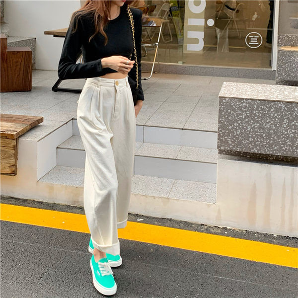 Model larg de pantaloni de dama cu talie inalta si buzunare