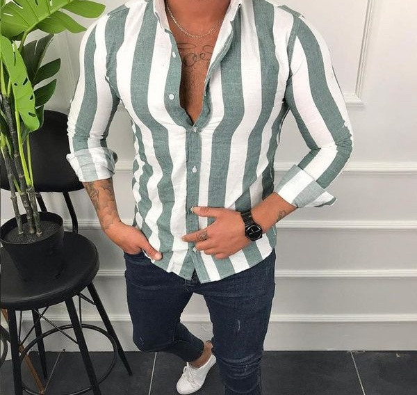 Cămașă elegantă pentru bărbați cu dungi, cu un guler clasic