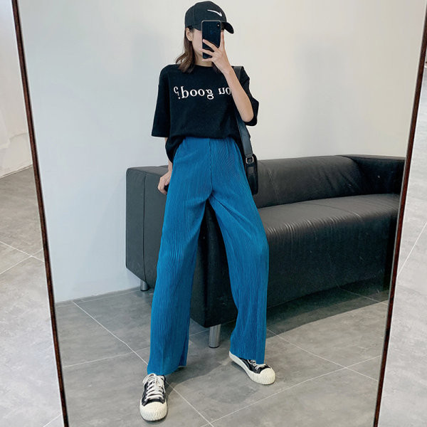 Ležerni model hlača na nabore