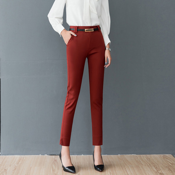 Model slim de dama elegant cu talie inalta