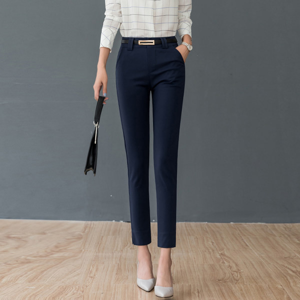 Model slim de dama elegant cu talie inalta