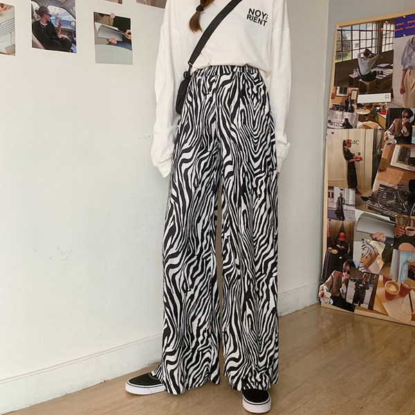 Μοντέρνο γυναικείο παντελόνι με άνιμαλ τύπωμα