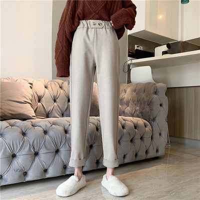 Model nou de pantaloni de dama cu nasturi si talie inalta