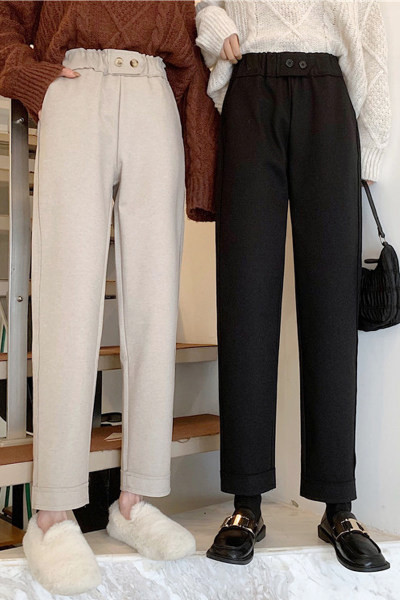 Model nou de pantaloni de dama cu nasturi si talie inalta