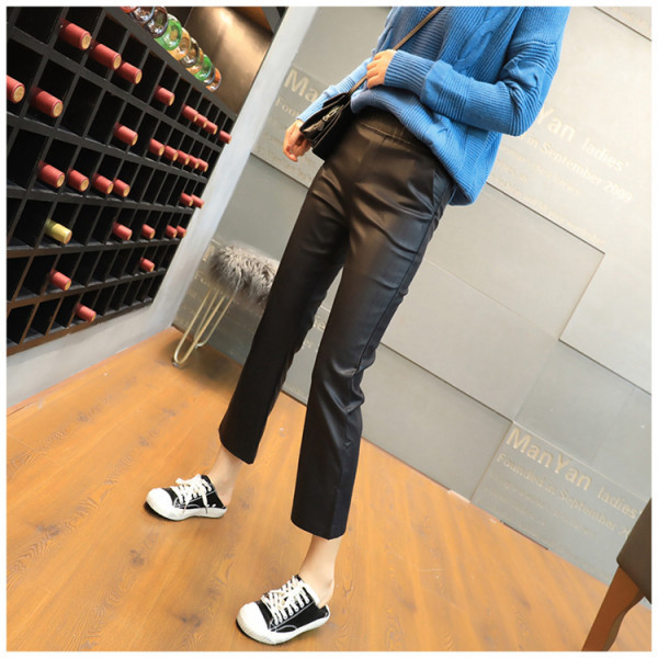 Ženske kožne hlače u crnoj boji